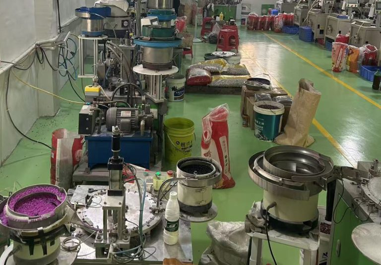 Small vibratory bowl feeder assembly machine inside Hongyiming Metal Technology factory